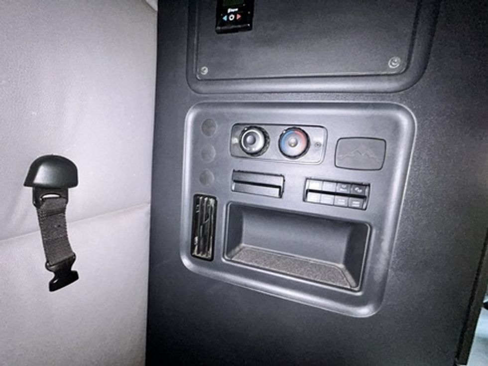 Sleeper Tractor-Heavy Duty Tractors-Freightliner-2020-T12664ST-Katy-TX-500,404\n\t\tmiles-$ 59,500 - Image 22