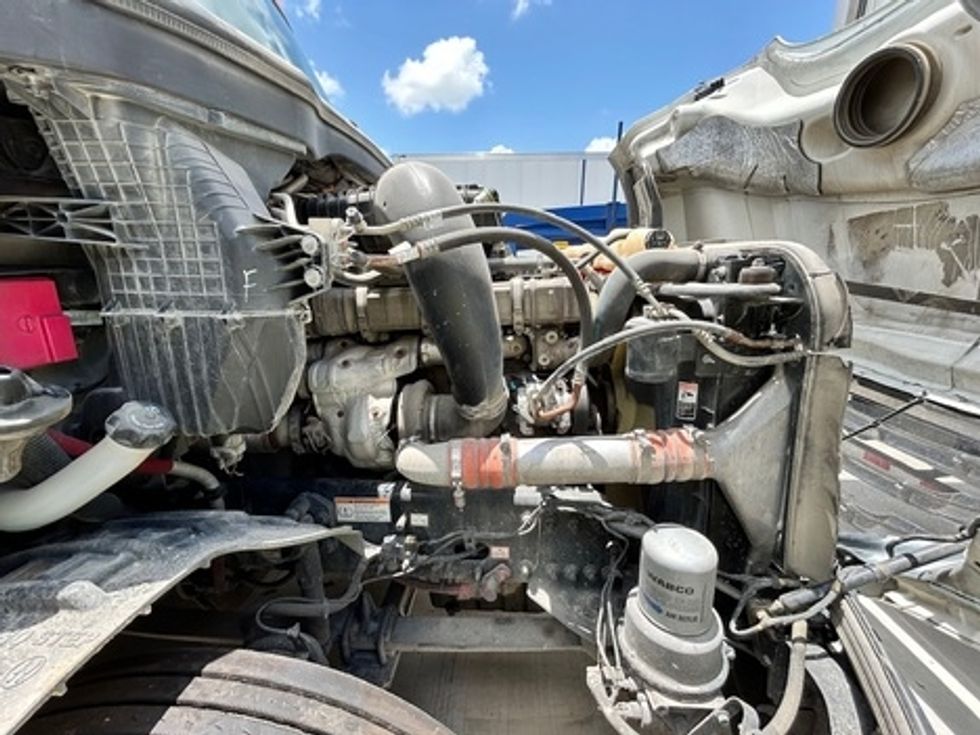 Sleeper Tractor-Heavy Duty Tractors-Freightliner-2020-T12664ST-Katy-TX-500,404\n\t\tmiles-$ 59,500 - Image 23