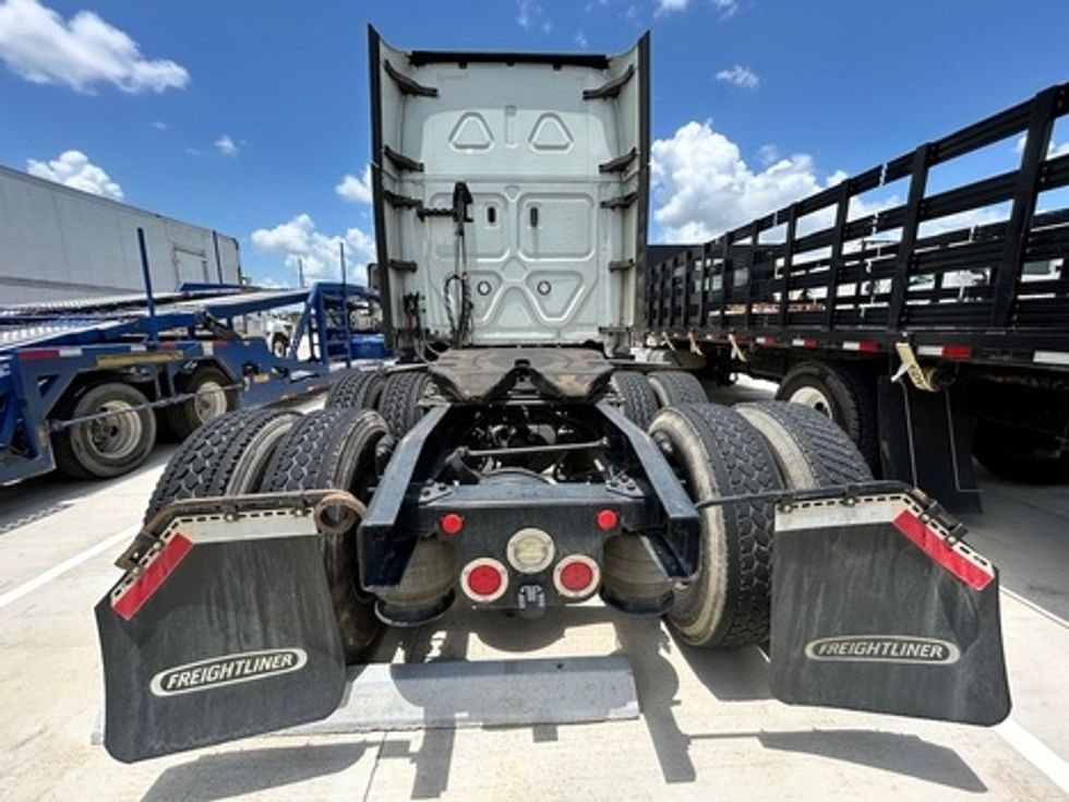 Sleeper Tractor-Heavy Duty Tractors-Freightliner-2020-T12664ST-Katy-TX-500,404\n\t\tmiles-$ 59,500 - Image 3