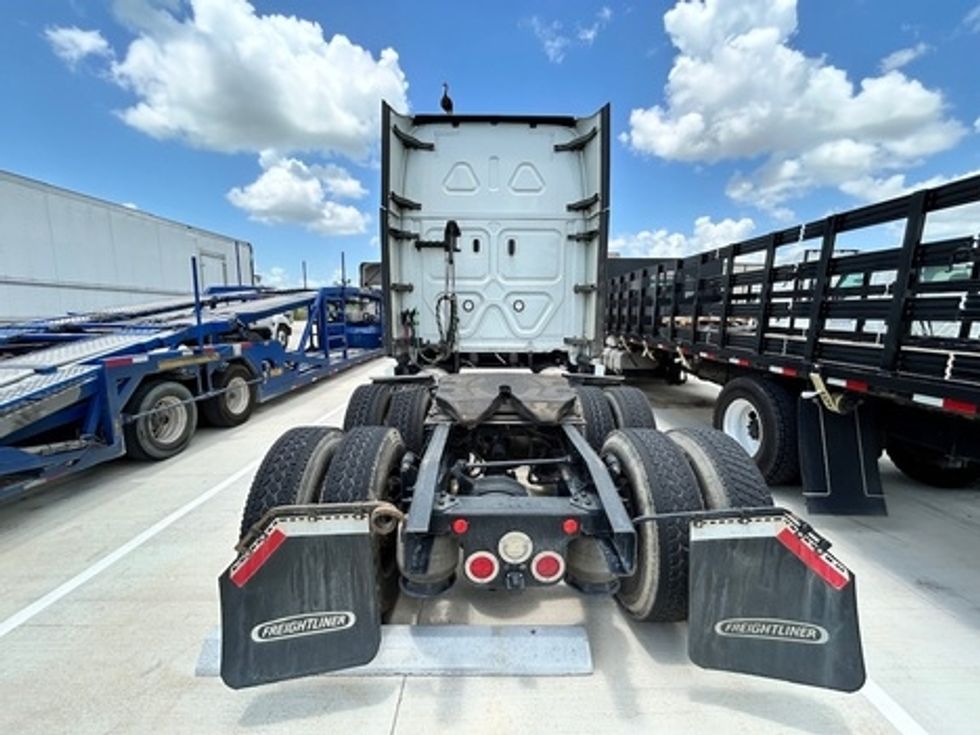 Sleeper Tractor-Heavy Duty Tractors-Freightliner-2020-T12664ST-Katy-TX-500,404\n\t\tmiles-$ 59,500 - Image 4