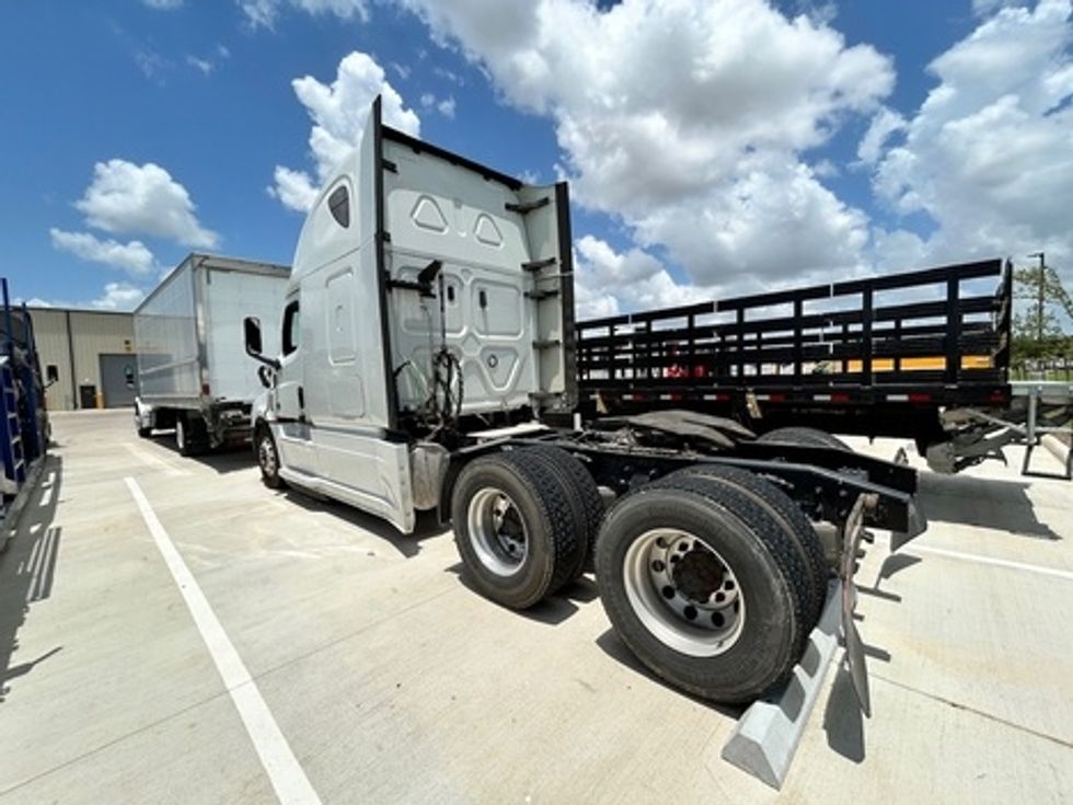 Sleeper Tractor-Heavy Duty Tractors-Freightliner-2020-T12664ST-Katy-TX-500,404\n\t\tmiles-$ 59,500 - Image 5
