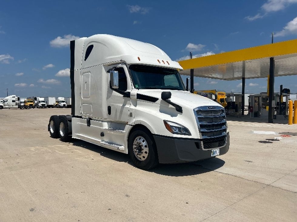 Sleeper Tractor-Heavy Duty Tractors-Freightliner-2020-T12664ST-Katy-TX-626,179\n\t\tmiles-$ 52,750 - Image 1