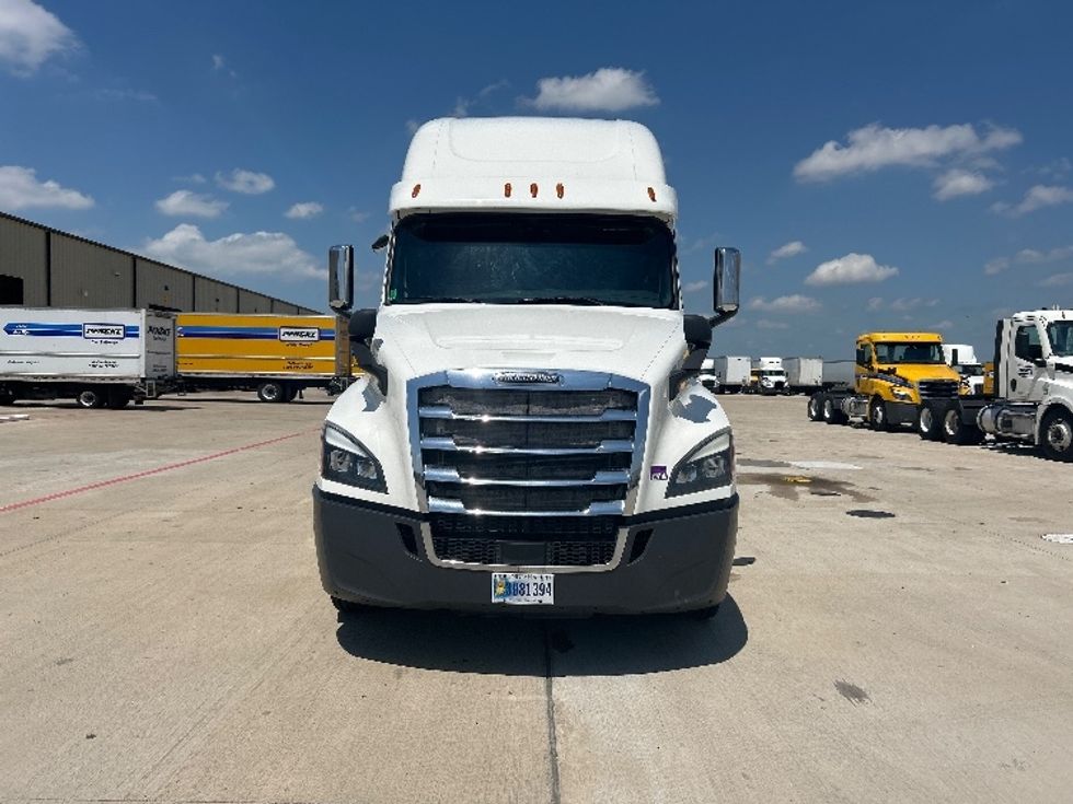 Sleeper Tractor-Heavy Duty Tractors-Freightliner-2020-T12664ST-Katy-TX-626,179\n\t\tmiles-$ 52,750 - Image 2