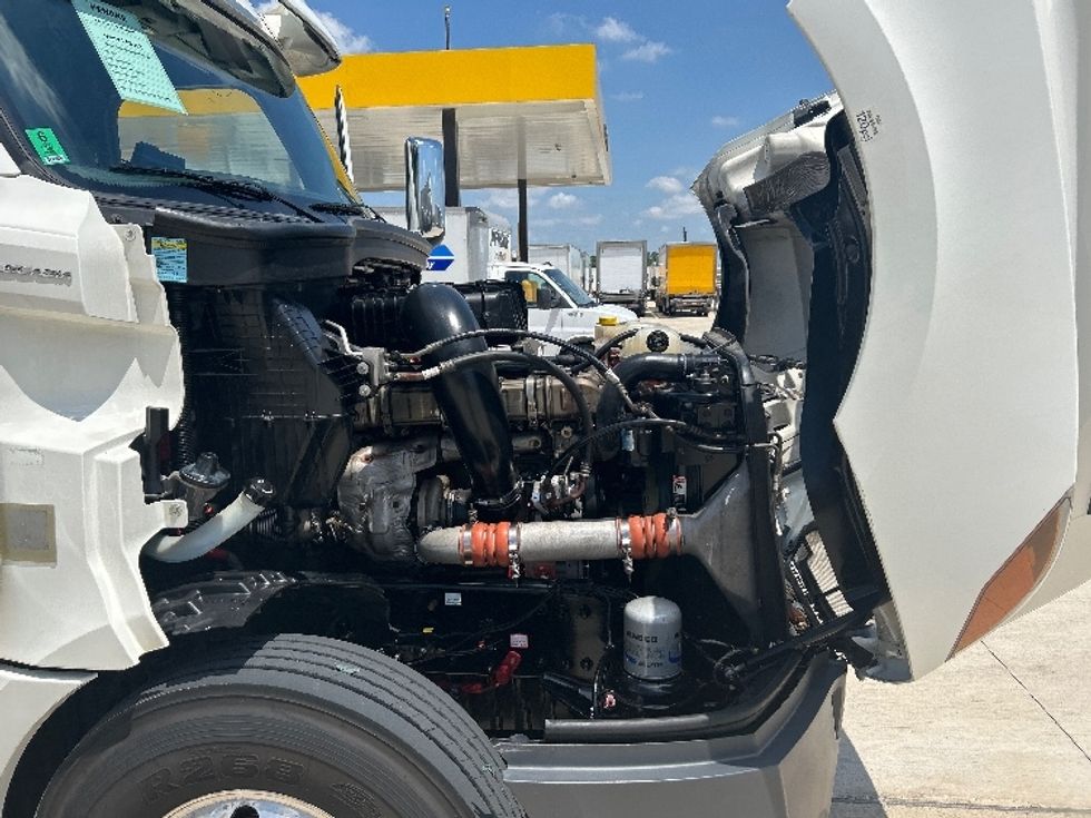 Sleeper Tractor-Heavy Duty Tractors-Freightliner-2020-T12664ST-Katy-TX-626,179\n\t\tmiles-$ 52,750 - Image 20