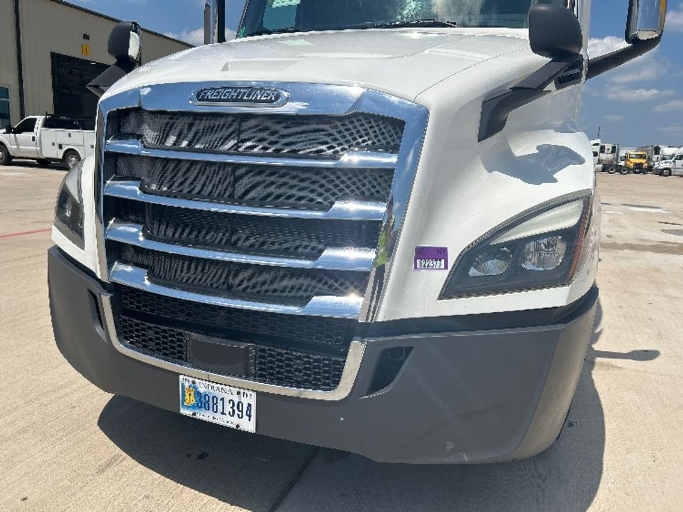Sleeper Tractor-Heavy Duty Tractors-Freightliner-2020-T12664ST-Katy-TX-626,179\n\t\tmiles-$ 52,750 - Image 26