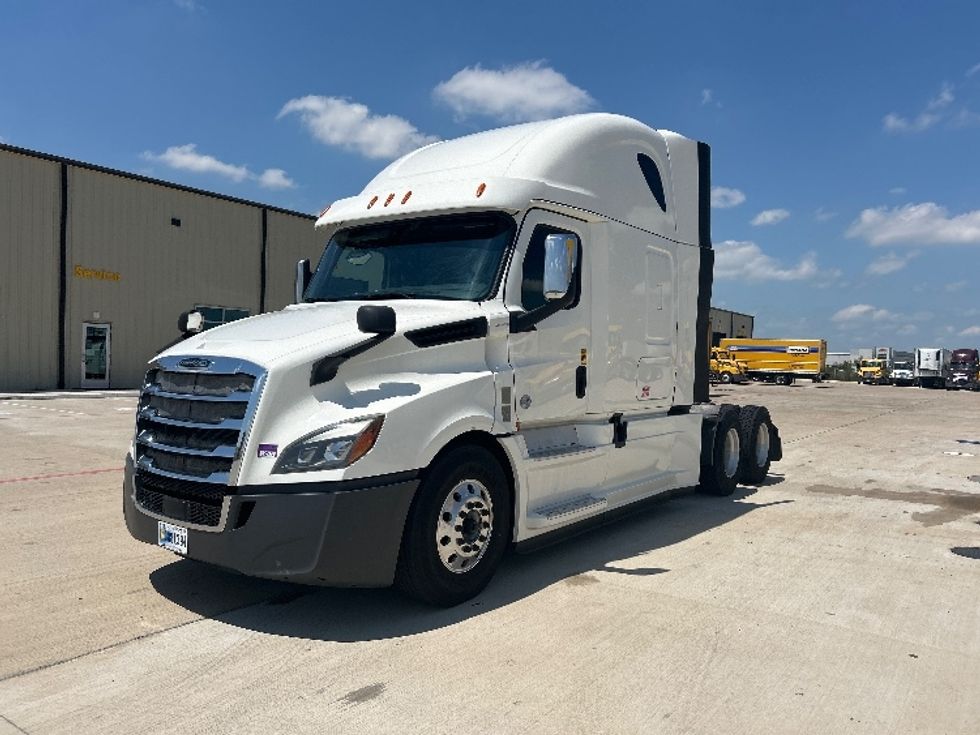 Sleeper Tractor-Heavy Duty Tractors-Freightliner-2020-T12664ST-Katy-TX-626,179\n\t\tmiles-$ 52,750 - Image 3