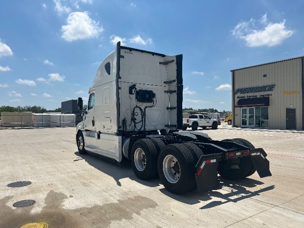 Sleeper Tractor-Heavy Duty Tractors-Freightliner-2020-T12664ST-Katy-TX-626,179\n\t\tmiles-$ 52,750 - Image 5