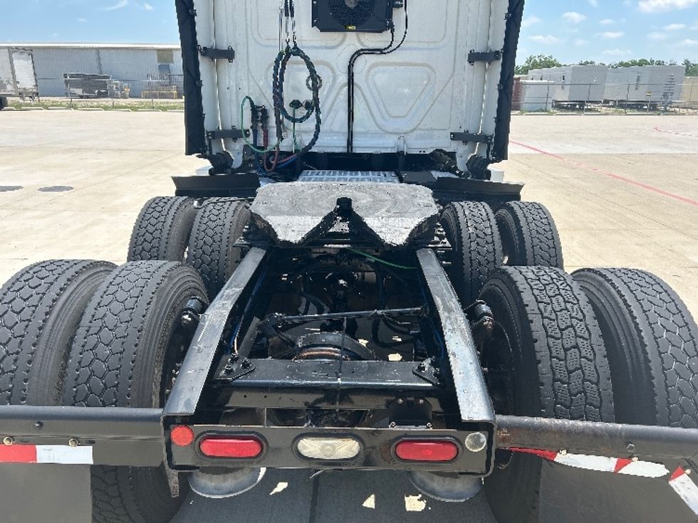 Sleeper Tractor-Heavy Duty Tractors-Freightliner-2020-T12664ST-Katy-TX-626,179\n\t\tmiles-$ 52,750 - Image 6