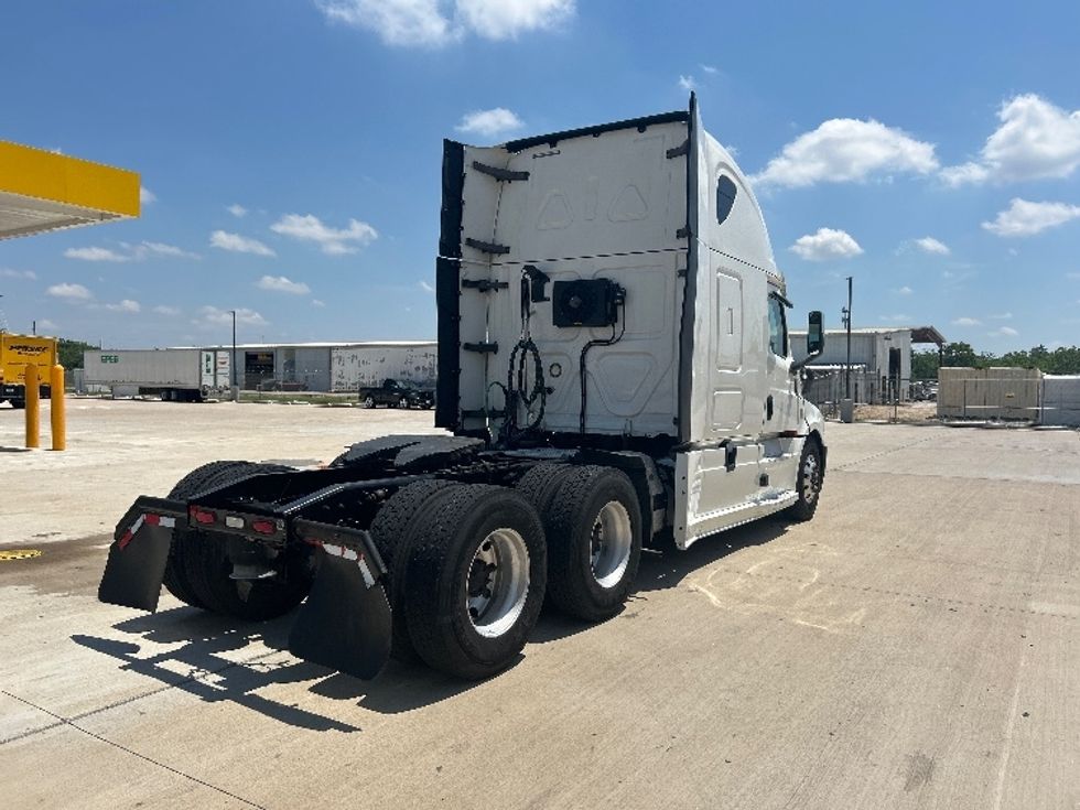 Sleeper Tractor-Heavy Duty Tractors-Freightliner-2020-T12664ST-Katy-TX-626,179\n\t\tmiles-$ 52,750 - Image 7