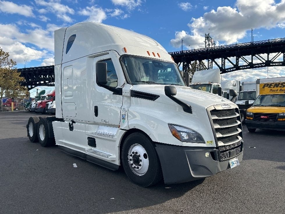Sleeper Tractor-Heavy Duty Tractors-Freightliner-2020-T12664ST-Kearny-NJ-505,651\n\t\tmiles-$ 59,250 - Image 1