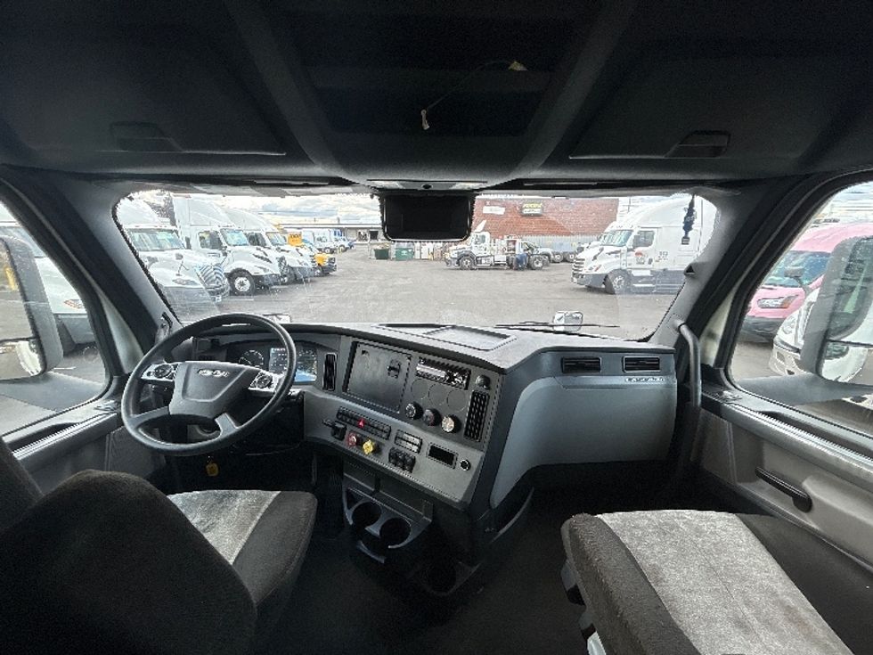 Sleeper Tractor-Heavy Duty Tractors-Freightliner-2020-T12664ST-Kearny-NJ-505,651\n\t\tmiles-$ 59,250 - Image 12