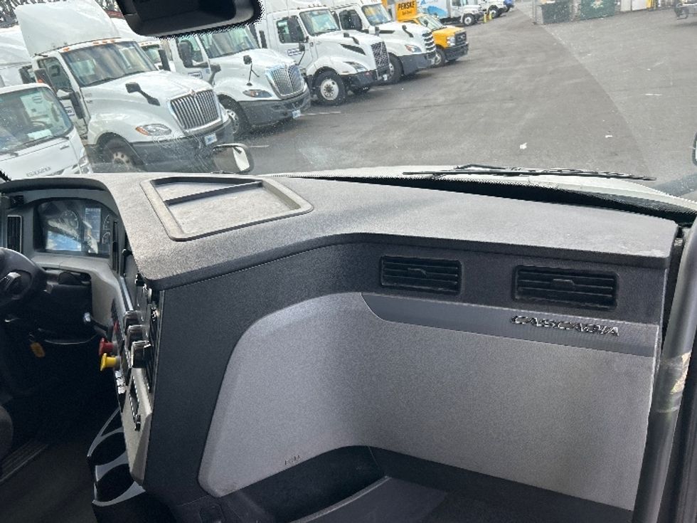 Sleeper Tractor-Heavy Duty Tractors-Freightliner-2020-T12664ST-Kearny-NJ-505,651\n\t\tmiles-$ 59,250 - Image 14