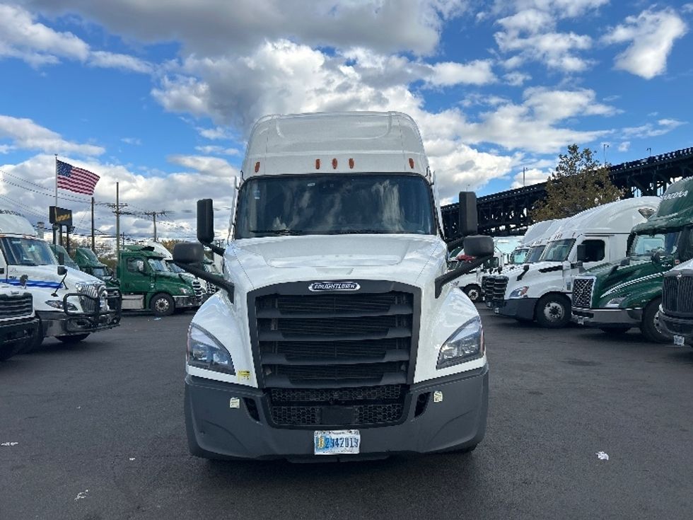 Sleeper Tractor-Heavy Duty Tractors-Freightliner-2020-T12664ST-Kearny-NJ-505,651\n\t\tmiles-$ 59,250 - Image 2