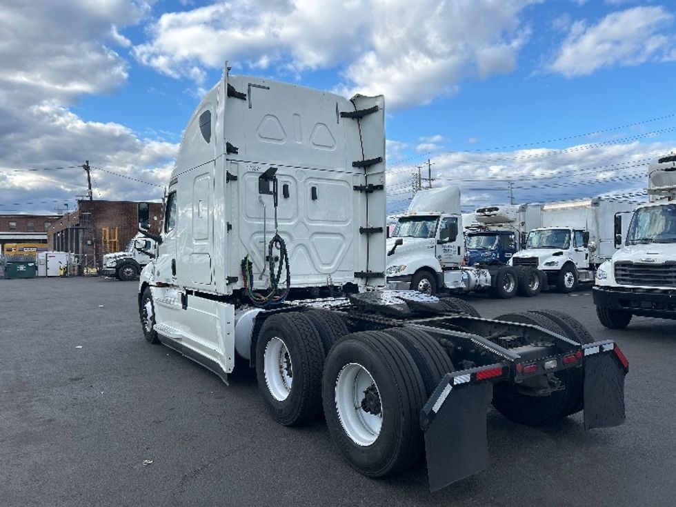 Sleeper Tractor-Heavy Duty Tractors-Freightliner-2020-T12664ST-Kearny-NJ-505,651\n\t\tmiles-$ 59,250 - Image 5