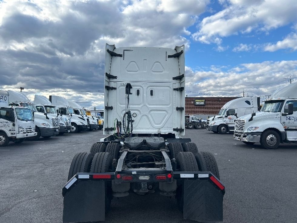 Sleeper Tractor-Heavy Duty Tractors-Freightliner-2020-T12664ST-Kearny-NJ-505,651\n\t\tmiles-$ 59,250 - Image 6