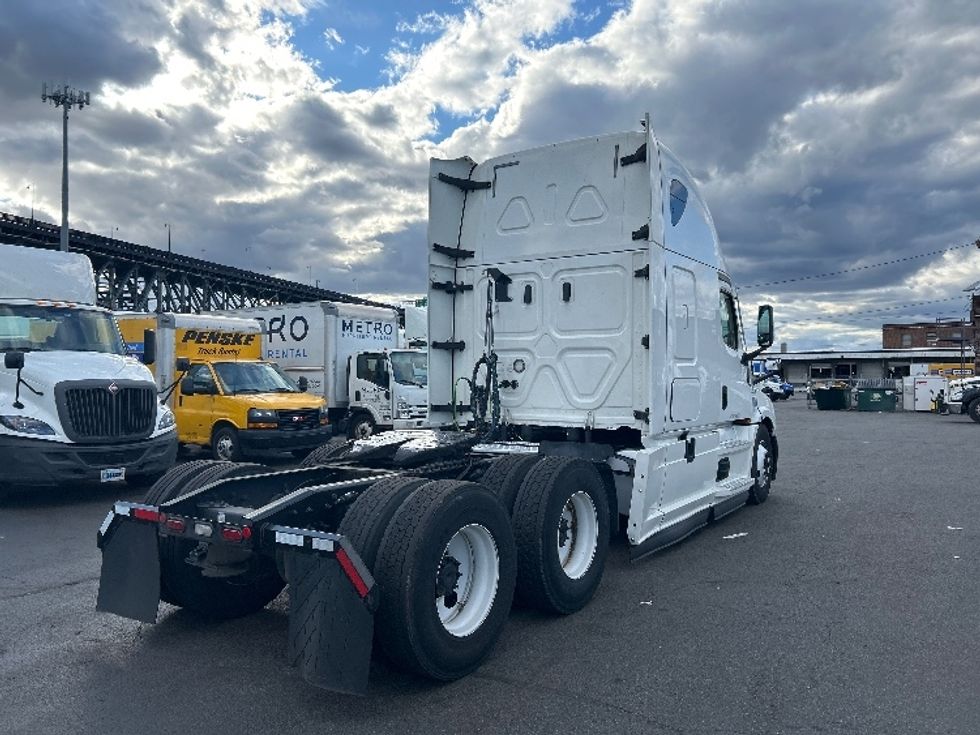 Sleeper Tractor-Heavy Duty Tractors-Freightliner-2020-T12664ST-Kearny-NJ-505,651\n\t\tmiles-$ 59,250 - Image 7