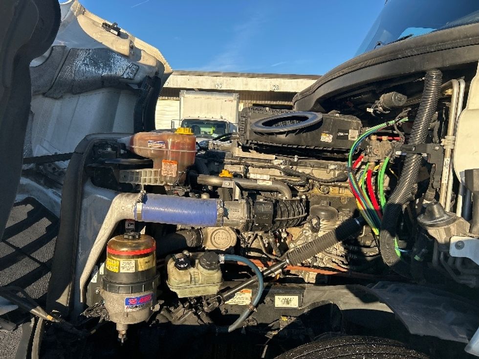 Sleeper Tractor-Heavy Duty Tractors-Freightliner-2020-T12664ST-Kearny-NJ-569,226\n\t\tmiles-$ 54,250 - Image 21