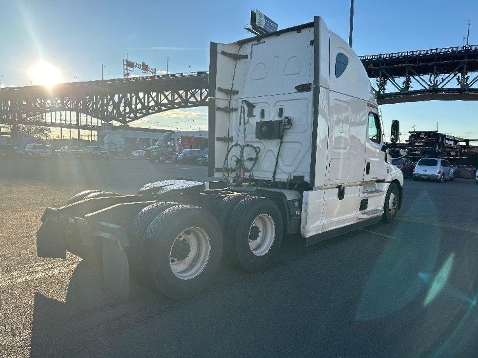 Sleeper Tractor-Heavy Duty Tractors-Freightliner-2020-T12664ST-Kearny-NJ-569,226\n\t\tmiles-$ 54,250 - Image 7