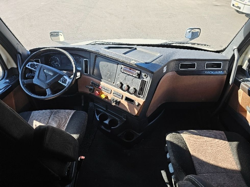 Sleeper Tractor-Heavy Duty Tractors-Freightliner-2020-T12664ST-Kearny-NJ-625,907\n\t\tmiles-$ 49,500 - Image 12