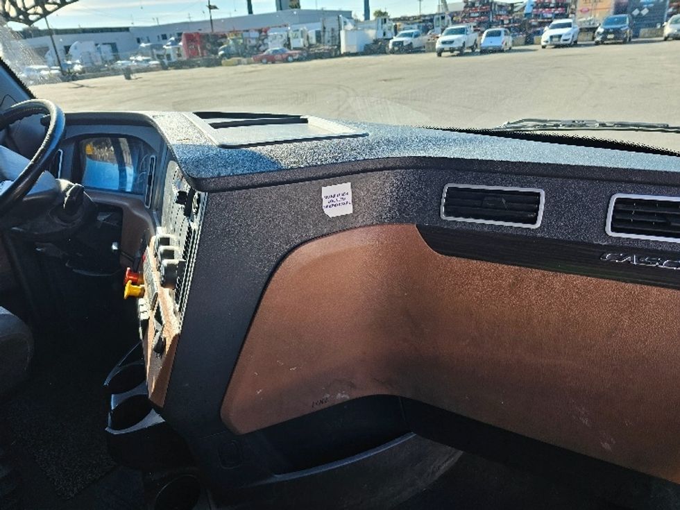 Sleeper Tractor-Heavy Duty Tractors-Freightliner-2020-T12664ST-Kearny-NJ-625,907\n\t\tmiles-$ 49,500 - Image 15