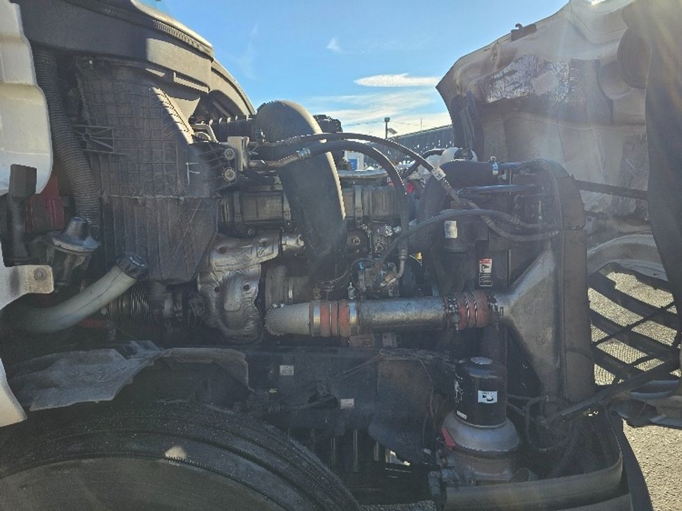 Sleeper Tractor-Heavy Duty Tractors-Freightliner-2020-T12664ST-Kearny-NJ-625,907\n\t\tmiles-$ 49,500 - Image 20