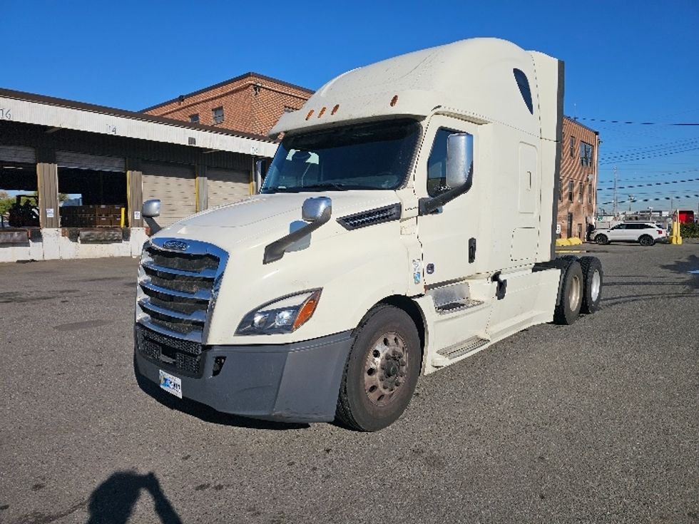 Sleeper Tractor-Heavy Duty Tractors-Freightliner-2020-T12664ST-Kearny-NJ-625,907\n\t\tmiles-$ 49,500 - Image 3