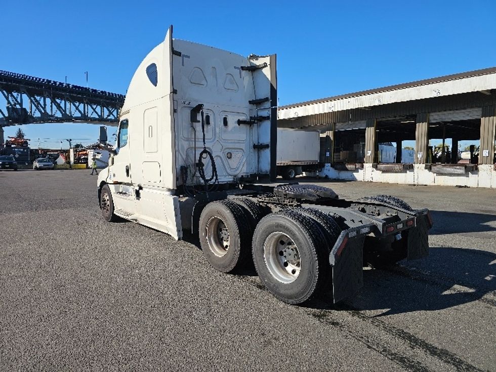 Sleeper Tractor-Heavy Duty Tractors-Freightliner-2020-T12664ST-Kearny-NJ-625,907\n\t\tmiles-$ 49,500 - Image 5