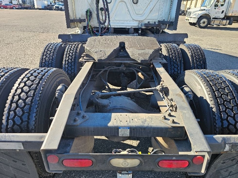 Sleeper Tractor-Heavy Duty Tractors-Freightliner-2020-T12664ST-Kearny-NJ-625,907\n\t\tmiles-$ 49,500 - Image 6