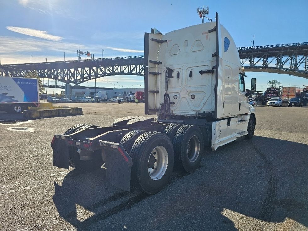 Sleeper Tractor-Heavy Duty Tractors-Freightliner-2020-T12664ST-Kearny-NJ-625,907\n\t\tmiles-$ 49,500 - Image 7