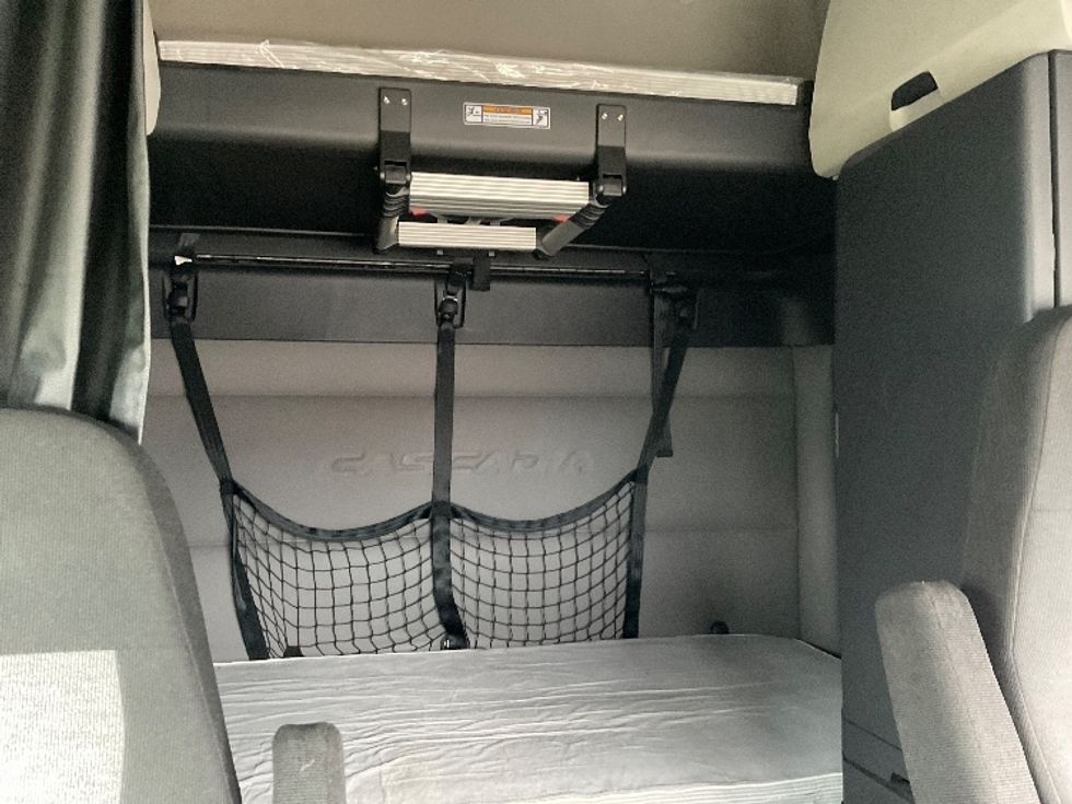 Sleeper Tractor-Heavy Duty Tractors-Freightliner-2020-T12664ST-Knoxville-TN-506,867\n\t\tmiles-$ 60,000 - Image 16