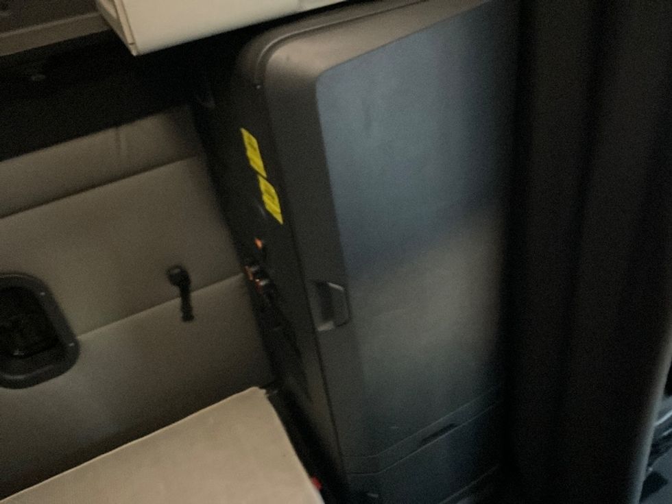 Sleeper Tractor-Heavy Duty Tractors-Freightliner-2020-T12664ST-Knoxville-TN-506,867\n\t\tmiles-$ 60,000 - Image 18