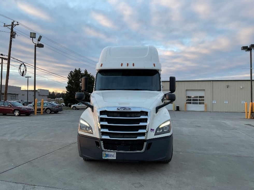 Sleeper Tractor-Heavy Duty Tractors-Freightliner-2020-T12664ST-Knoxville-TN-506,867\n\t\tmiles-$ 60,000 - Image 2