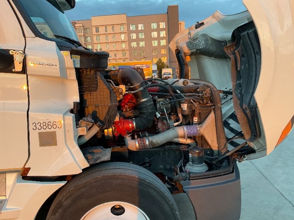 Sleeper Tractor-Heavy Duty Tractors-Freightliner-2020-T12664ST-Knoxville-TN-506,867\n\t\tmiles-$ 60,000 - Image 20