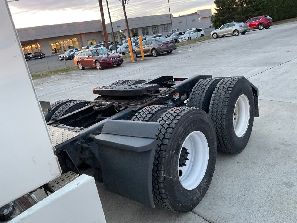 Sleeper Tractor-Heavy Duty Tractors-Freightliner-2020-T12664ST-Knoxville-TN-506,867\n\t\tmiles-$ 60,000 - Image 22
