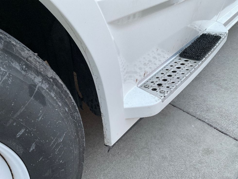 Sleeper Tractor-Heavy Duty Tractors-Freightliner-2020-T12664ST-Knoxville-TN-506,867\n\t\tmiles-$ 60,000 - Image 27