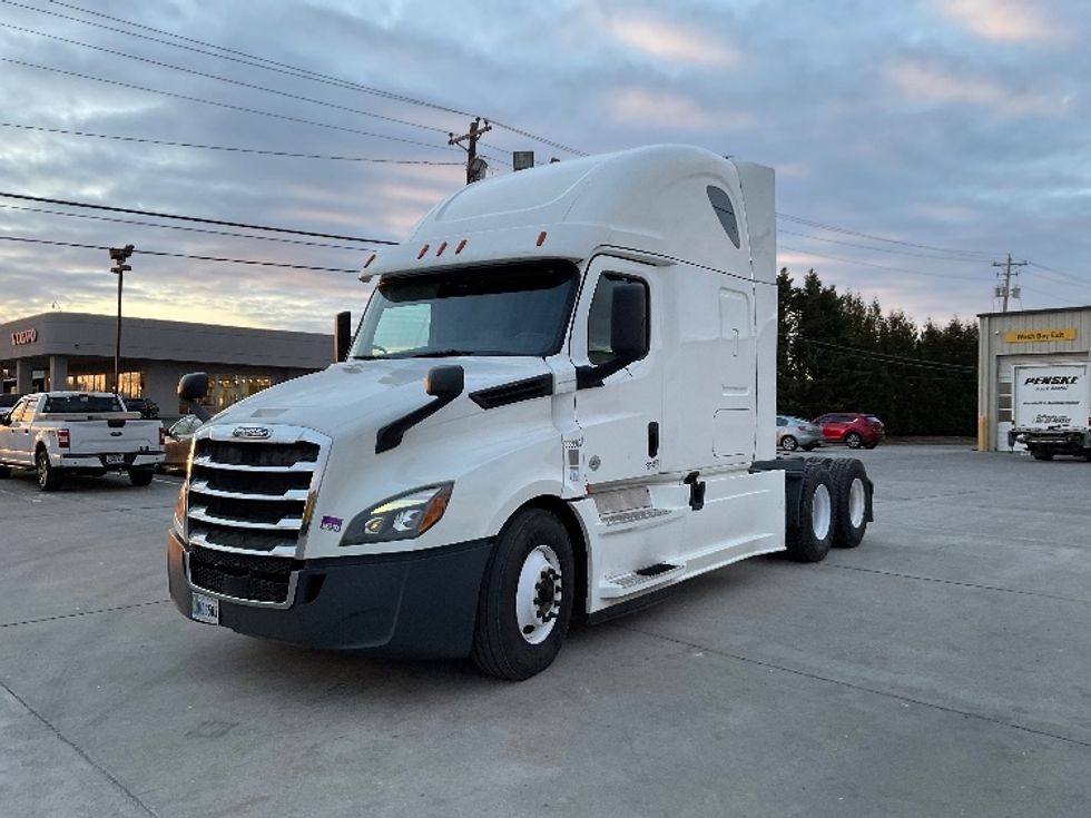 Sleeper Tractor-Heavy Duty Tractors-Freightliner-2020-T12664ST-Knoxville-TN-506,867\n\t\tmiles-$ 60,000 - Image 3