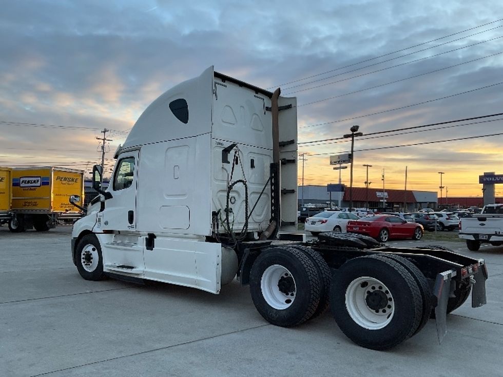 Sleeper Tractor-Heavy Duty Tractors-Freightliner-2020-T12664ST-Knoxville-TN-506,867\n\t\tmiles-$ 60,000 - Image 5