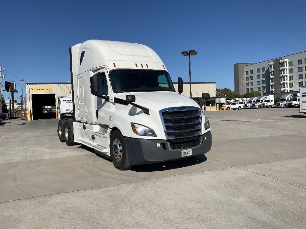 Sleeper Tractor-Heavy Duty Tractors-Freightliner-2020-T12664ST-Knoxville-TN-592,502\n\t\tmiles-$ 57,250 - Image 1