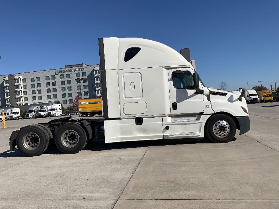 Sleeper Tractor-Heavy Duty Tractors-Freightliner-2020-T12664ST-Knoxville-TN-592,502\n\t\tmiles-$ 57,250 - Image 11