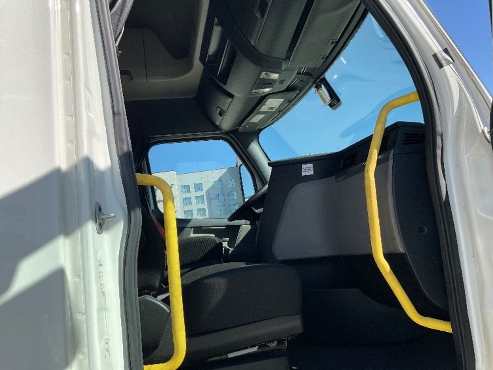 Sleeper Tractor-Heavy Duty Tractors-Freightliner-2020-T12664ST-Knoxville-TN-592,502\n\t\tmiles-$ 57,250 - Image 13