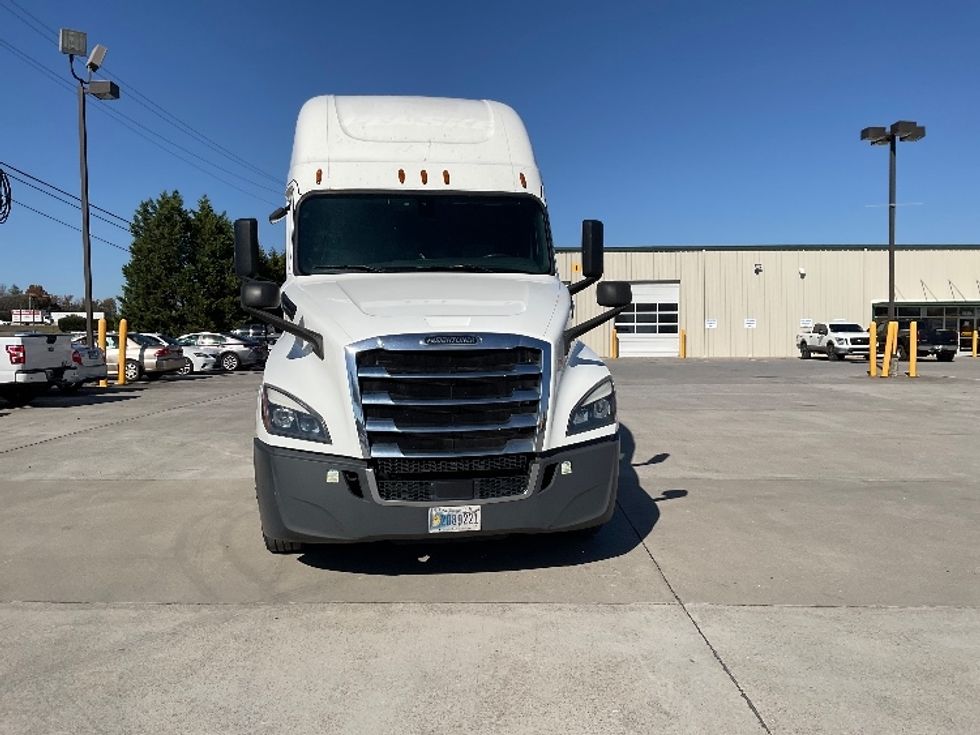 Sleeper Tractor-Heavy Duty Tractors-Freightliner-2020-T12664ST-Knoxville-TN-592,502\n\t\tmiles-$ 57,250 - Image 2