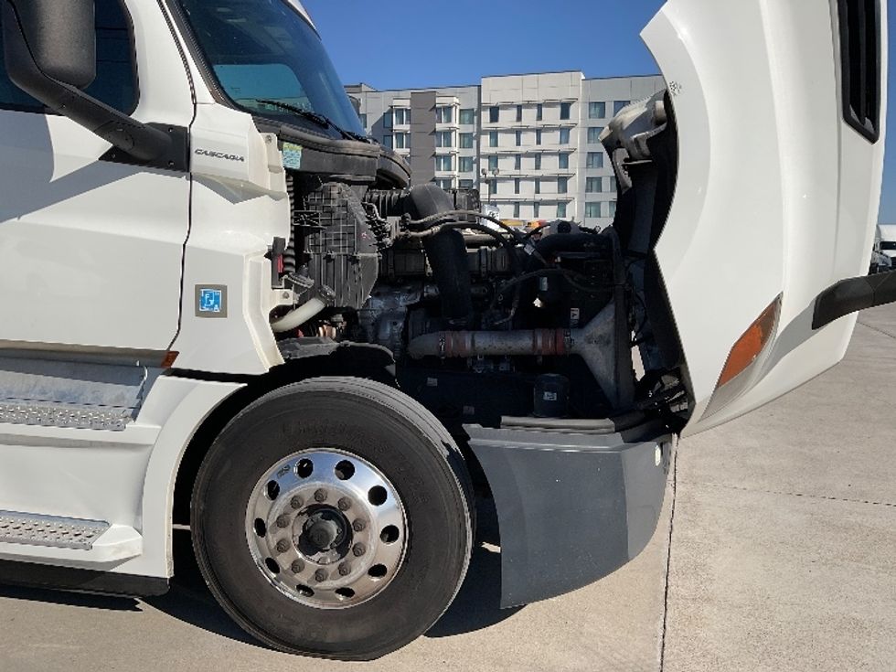 Sleeper Tractor-Heavy Duty Tractors-Freightliner-2020-T12664ST-Knoxville-TN-592,502\n\t\tmiles-$ 57,250 - Image 20