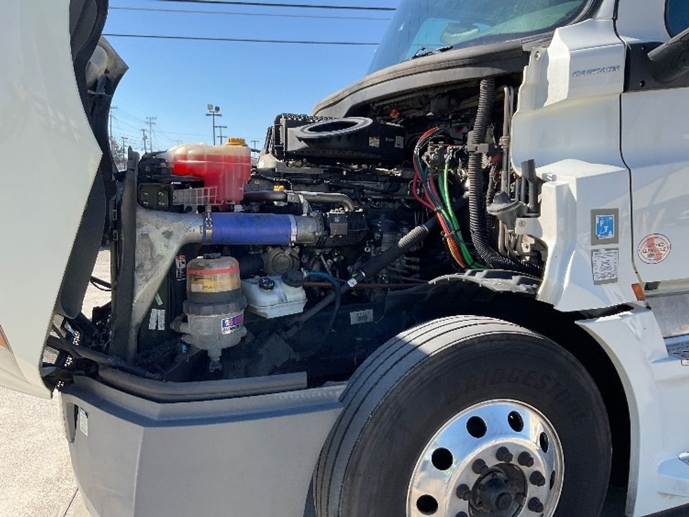 Sleeper Tractor-Heavy Duty Tractors-Freightliner-2020-T12664ST-Knoxville-TN-592,502\n\t\tmiles-$ 57,250 - Image 22