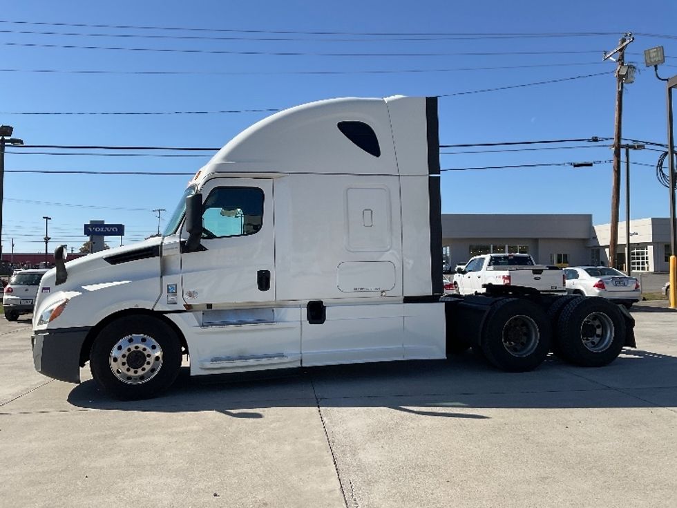 Sleeper Tractor-Heavy Duty Tractors-Freightliner-2020-T12664ST-Knoxville-TN-592,502\n\t\tmiles-$ 57,250 - Image 4