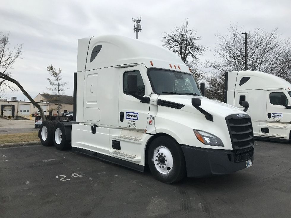 Sleeper Tractor-Heavy Duty Tractors-Freightliner-2020-T12664ST-Kokomo-IN-494,616\n\t\tmiles-$ 67,250 - Image 1
