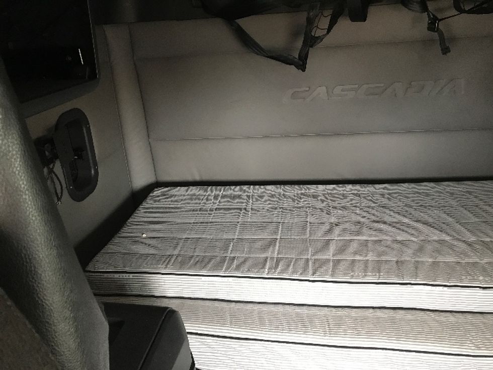 Sleeper Tractor-Heavy Duty Tractors-Freightliner-2020-T12664ST-Kokomo-IN-494,616\n\t\tmiles-$ 67,250 - Image 16