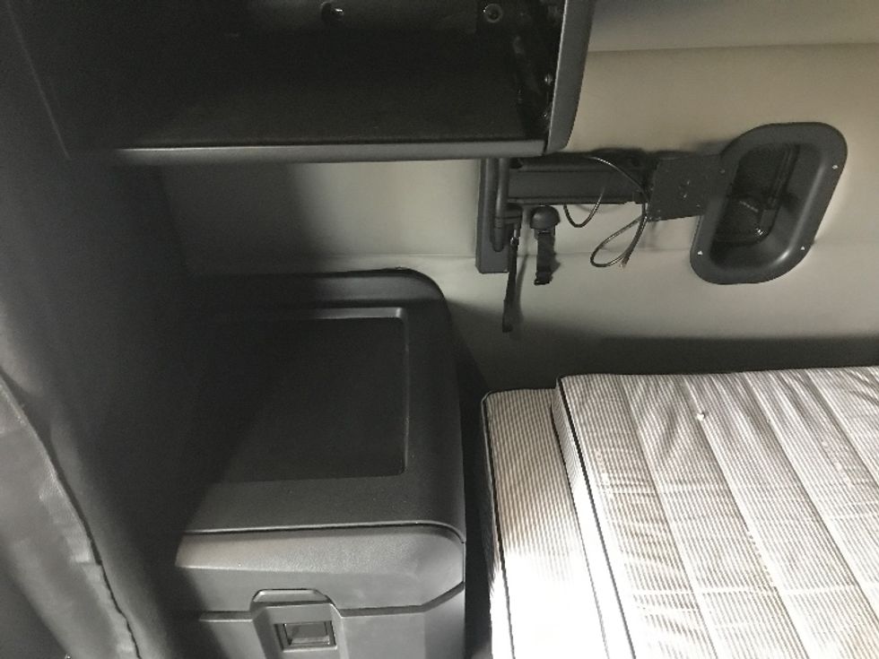 Sleeper Tractor-Heavy Duty Tractors-Freightliner-2020-T12664ST-Kokomo-IN-494,616\n\t\tmiles-$ 67,250 - Image 19