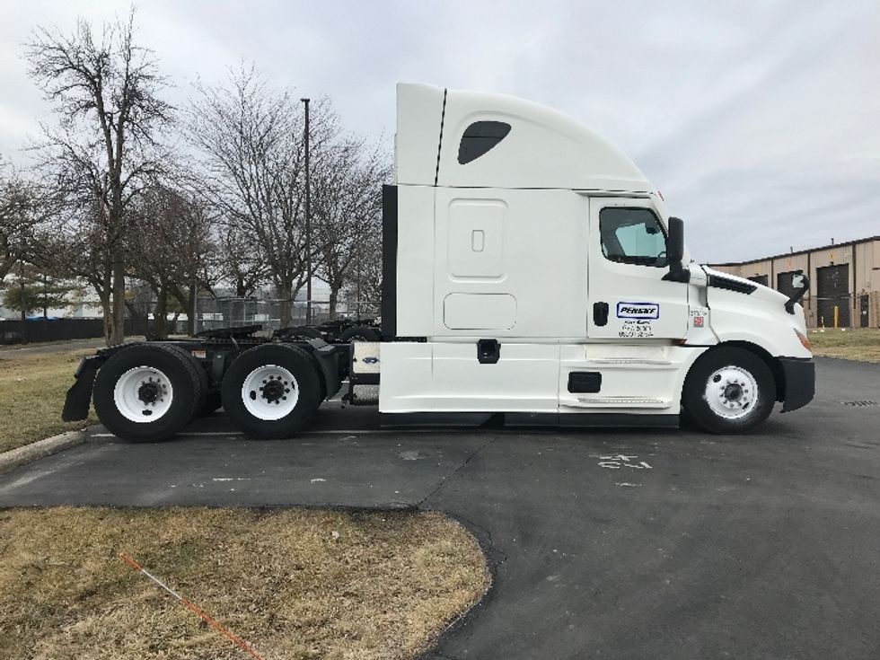 Sleeper Tractor-Heavy Duty Tractors-Freightliner-2020-T12664ST-Kokomo-IN-494,616\n\t\tmiles-$ 67,250 - Image 8