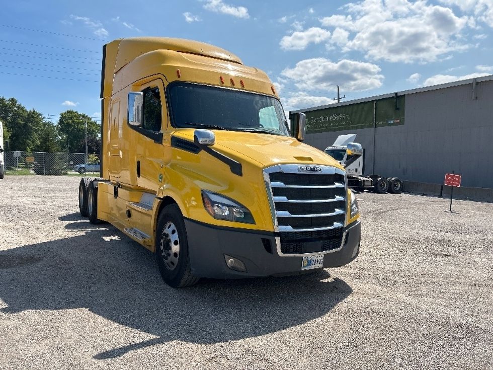 Sleeper Tractor-Heavy Duty Tractors-Freightliner-2020-T12664ST-Kokomo-IN-799,800\n\t\tmiles-$ 41,750 - Image 1