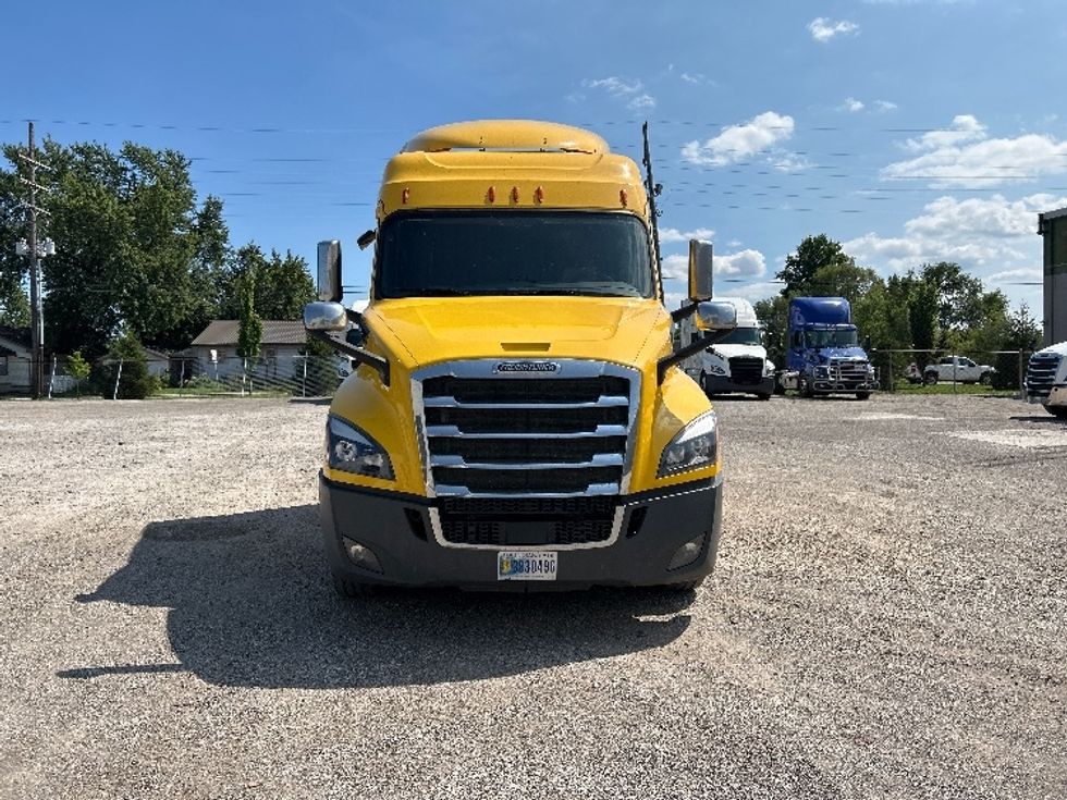 Sleeper Tractor-Heavy Duty Tractors-Freightliner-2020-T12664ST-Kokomo-IN-799,800\n\t\tmiles-$ 41,750 - Image 2